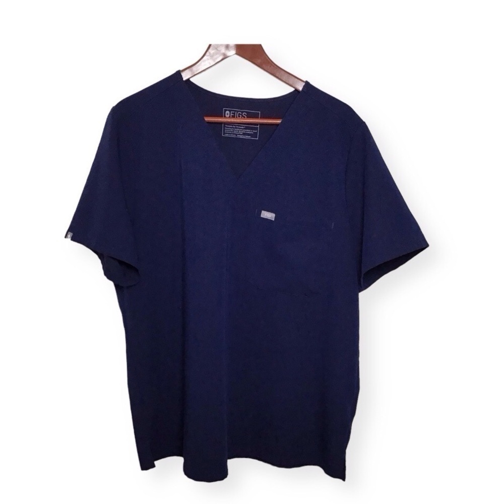 Figs Catarina One Pocket Scrub Top in Navy Size XXL.
